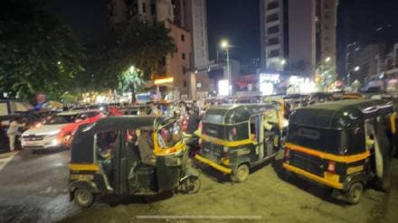 The indiscipline of the rickshaw drivers and the traffic is causing chaos in thane
