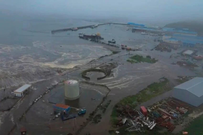 Russia Earthquake and japan tsunami photos