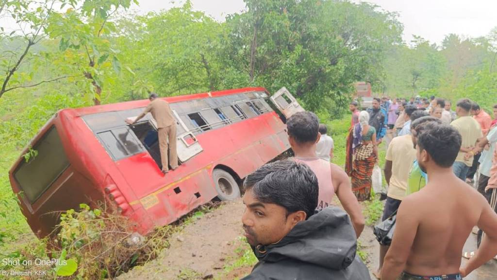 Dahanu Sambhajinagar ST bus accident kasa jawhar road passengers injured marathi news latest news