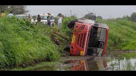 ST bus accident on Mumbai-Goa highway; 7 injured