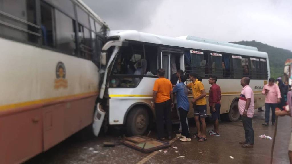 ST bus and a mini bus accident near Sangameshwar passengers injured