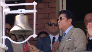 Sachin Tendulkar Ring Lords Bell Ahead of IND vs ENG 3rd Test and Unveils Painting of Himself Watch Video