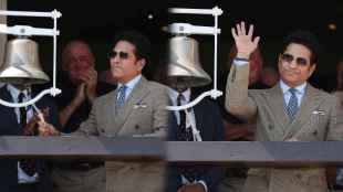 Sachin Tendulkar Ring Lords Bell Ahead of IND vs ENG 3rd Test and Unveils Painting of Himself Watch Video