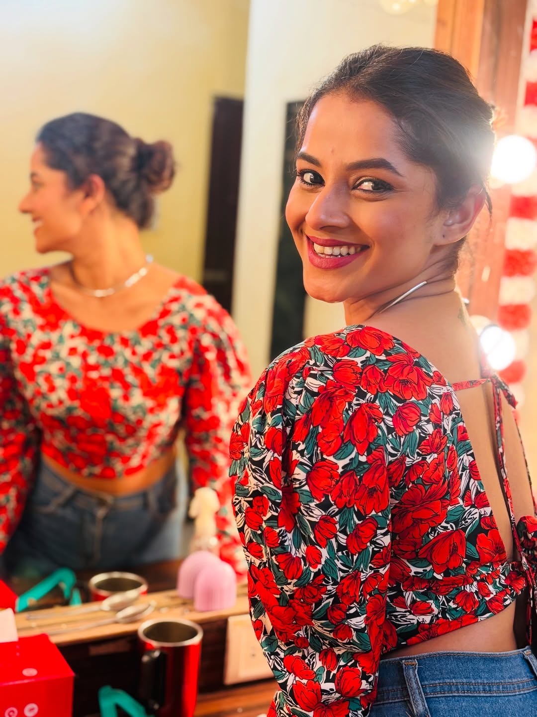 Sakshee gandhi beautiful look in floral print top