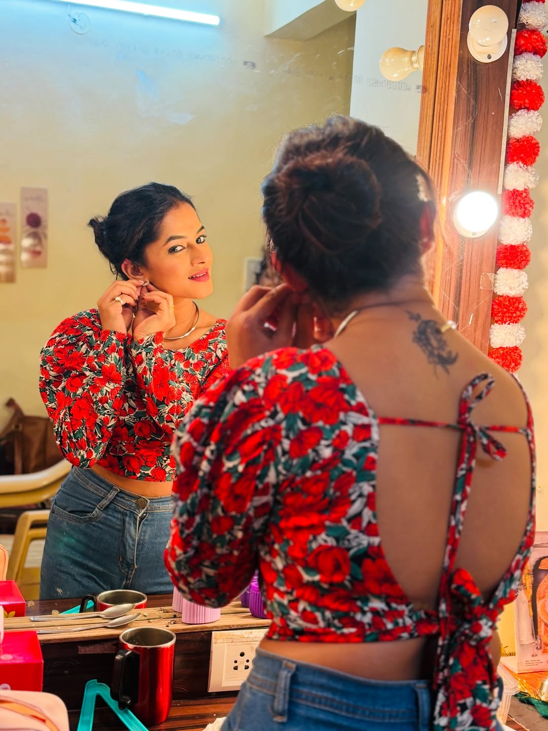 Sakshee gandhi beautiful look in floral print top