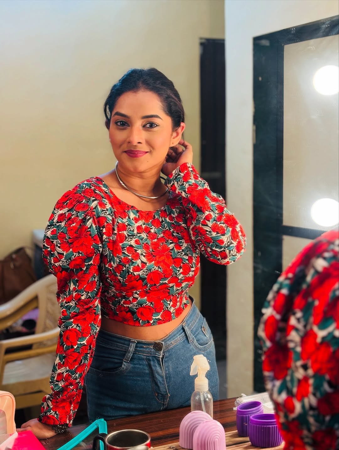 Sakshee gandhi beautiful look in floral print top