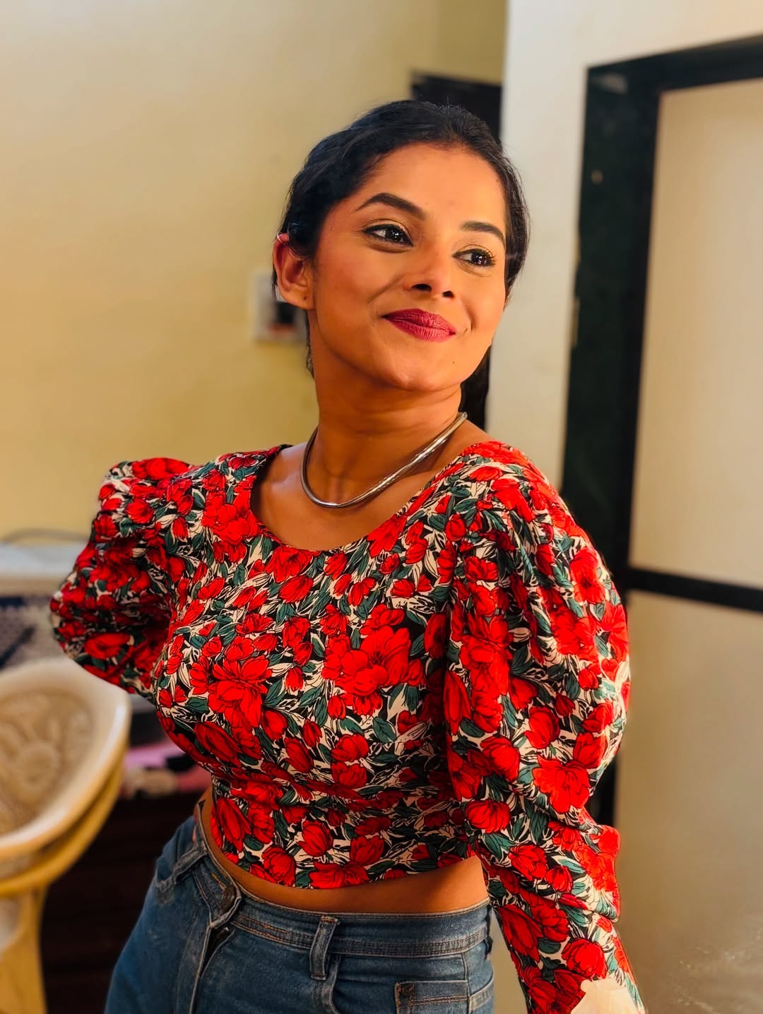 Sakshee gandhi beautiful look in floral print top
