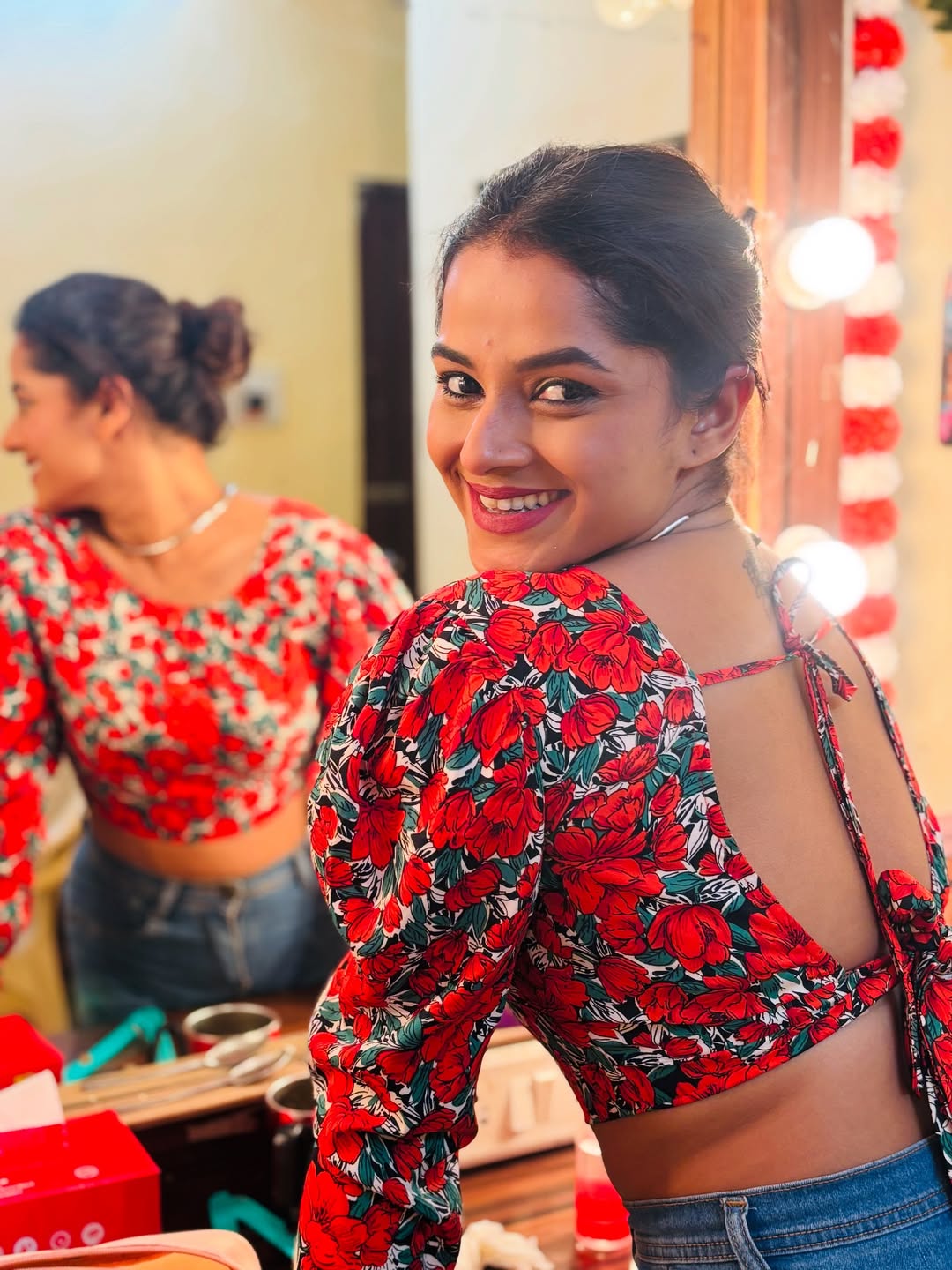 Sakshee gandhi beautiful look in floral print top
