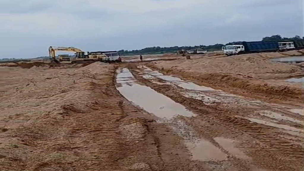 Sand mafia unchecked in Vidarbha while legal transport faces action