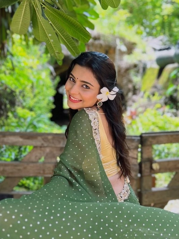 Shivani Mundhekar Green Saree Look