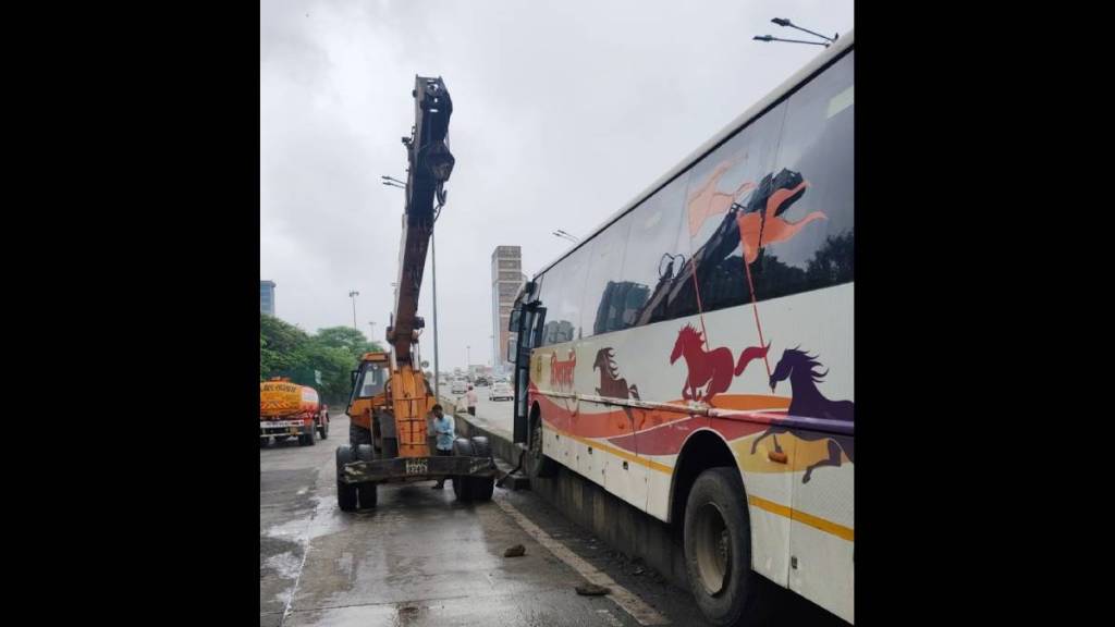 Shivshahi bus accident at Sanpada