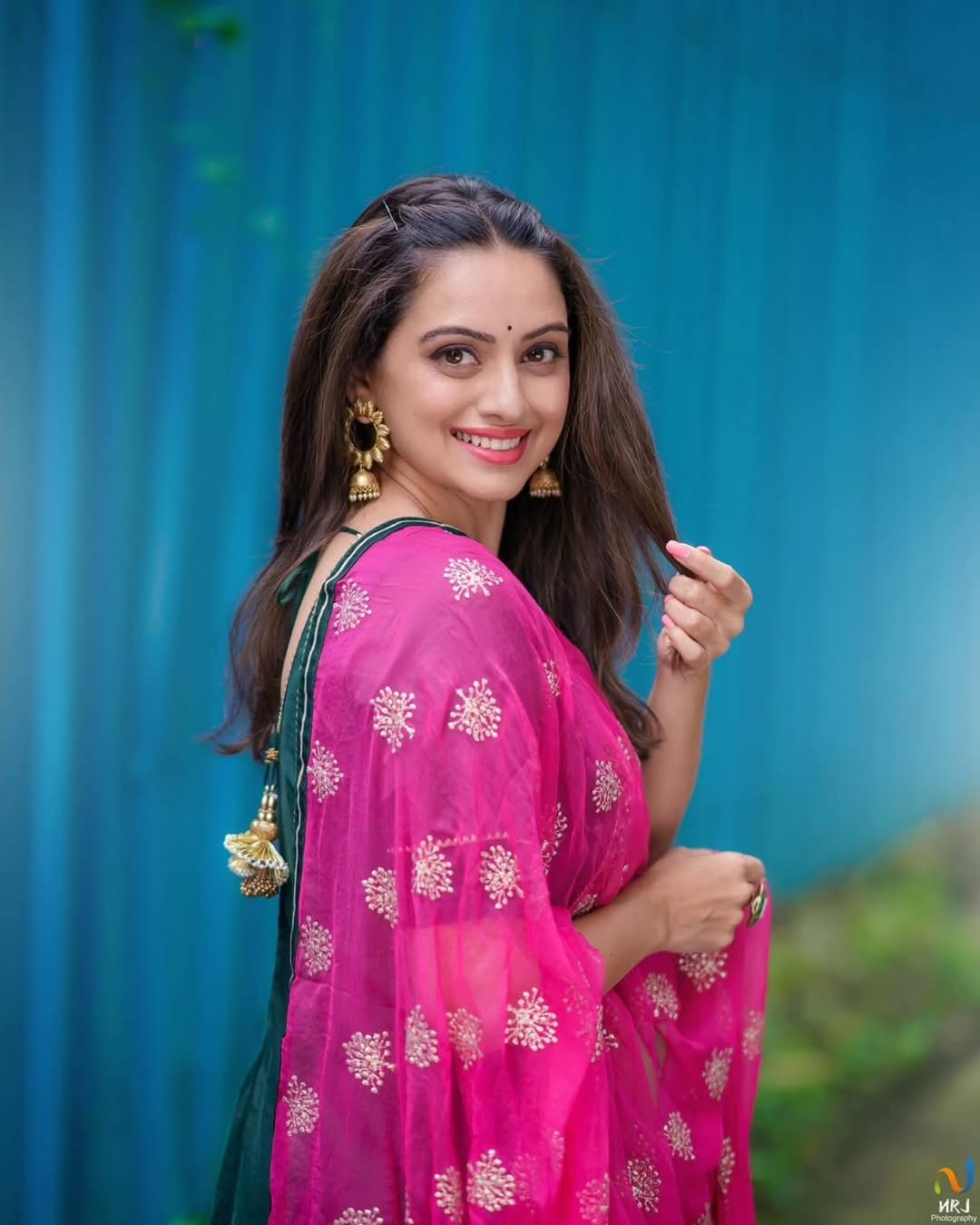 Shruti Marathe Blue Nauvari Saree Look