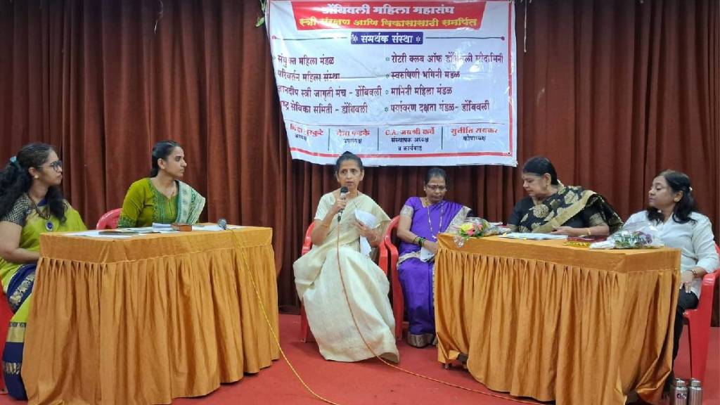 Women from various fields who attended the seminar.