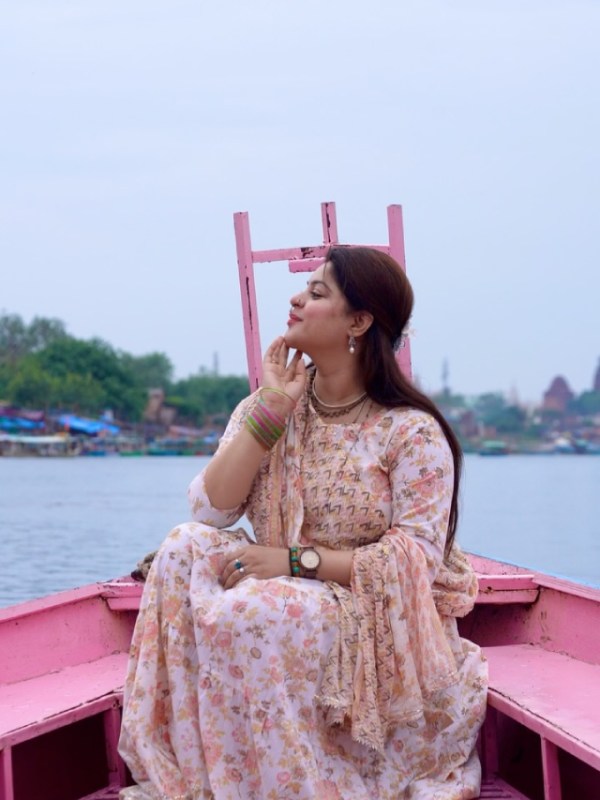 Sneha Wagh Vrindavan Video