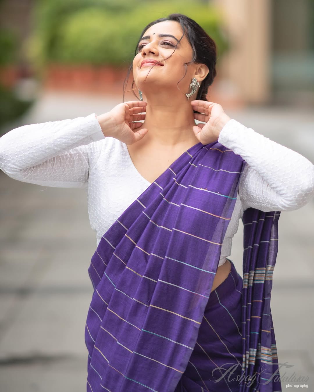 Spruha Joshi Purple Cotton Saree Look