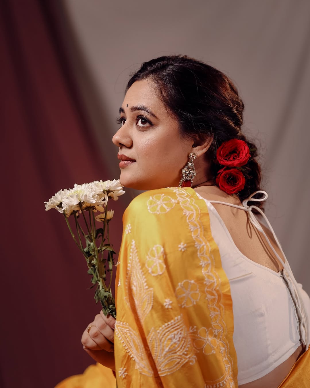 Spruha Joshi Saree Photoshoot In Rain