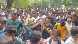 विद्यार्थ्यांच्या घोषणांनी विद्यापीठ दणाणले; झाले काय?