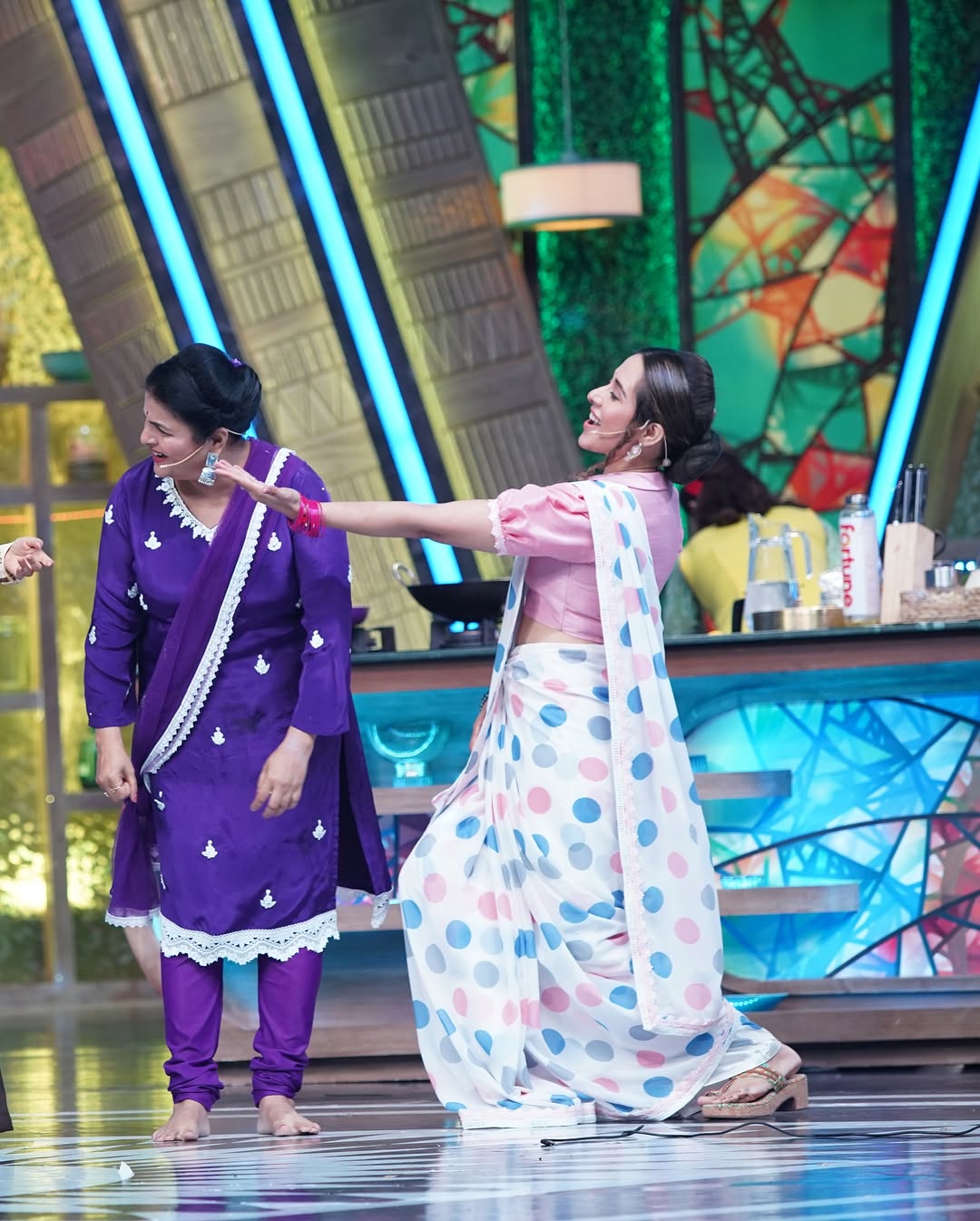 Tejaswini Lonari Retro Look Shitti Vajali Re