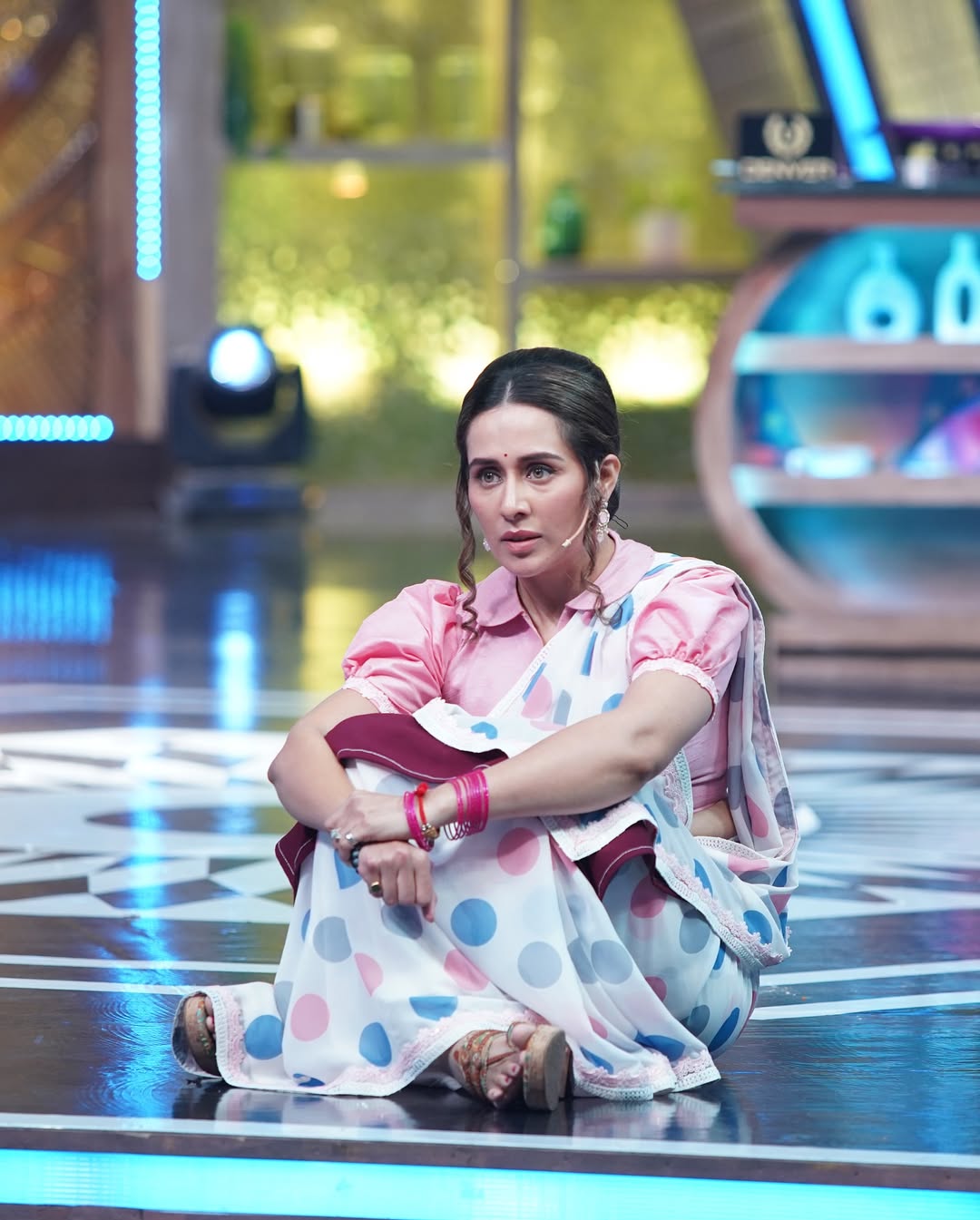 Tejaswini Lonari Retro Look Shitti Vajali Re