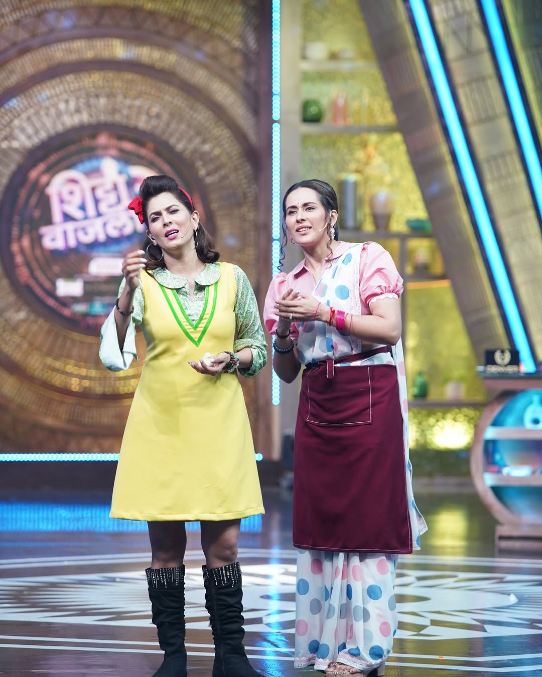 Tejaswini Lonari Retro Look Shitti Vajali Re