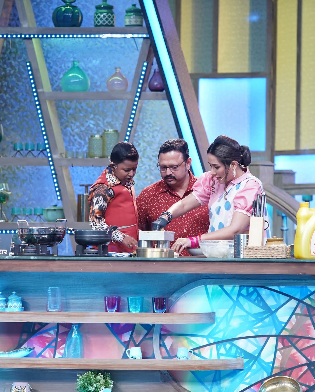 Tejaswini Lonari Retro Look Shitti Vajali Re