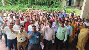 Thane Charai MTNL employees protest over various demands