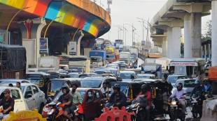 Thane metro work causes traffic jam in city