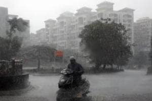 The Meteorological Department has issued an orange alert warning of extremely heavy rainfall in Mumbai Thane Palghar Raigad and Ratnagiri districts