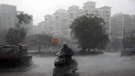 The Meteorological Department has issued an orange alert warning of extremely heavy rainfall in Mumbai Thane Palghar Raigad and Ratnagiri districts