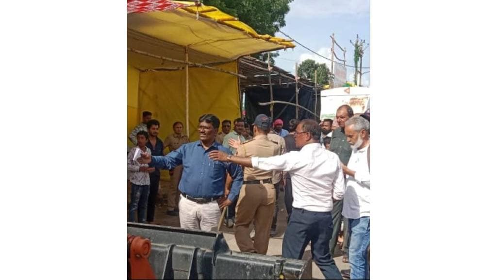 The team that went to remove encroachments near Union Minister Nitin Gadkaris house has returned