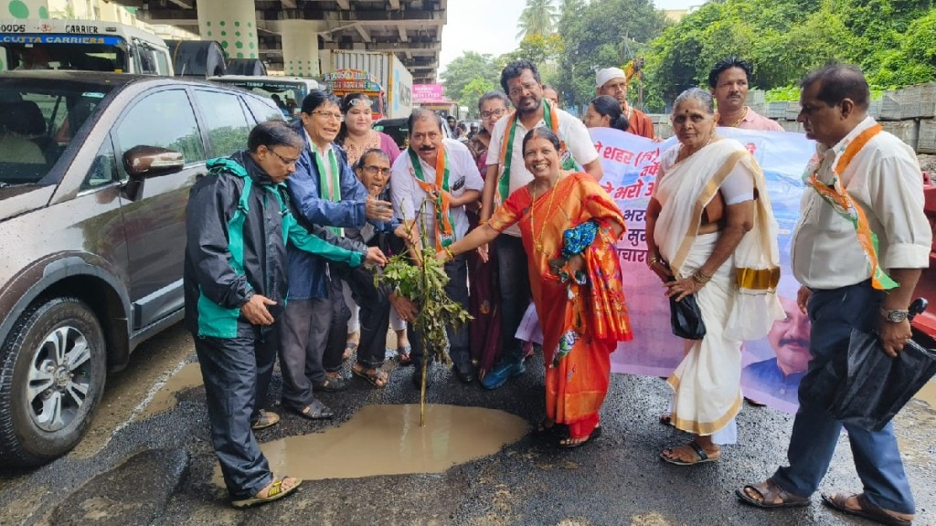 Traffic jam on Ghodbunder Road due to potholes thane news