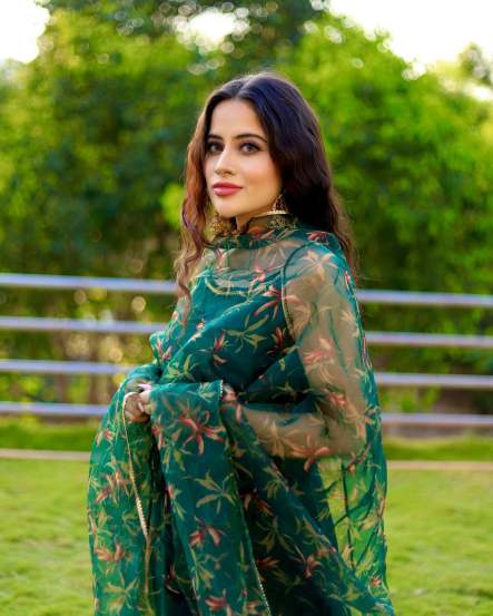 Urfi Javed Red Banarasi Saree Look