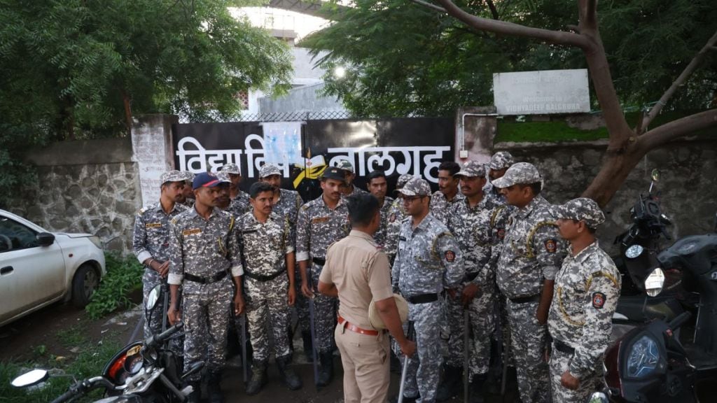  Chhatrapati Sambhajinagar Vidyadeep Balgruh girls protest supporting arrested staff demand arrested sister release