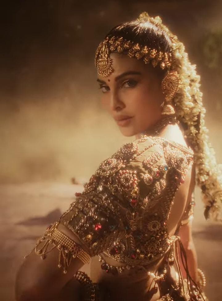 jacqueline fernandez traditional look