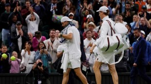 Jannik Sinner carries injured Grigor Dimitrov's bags