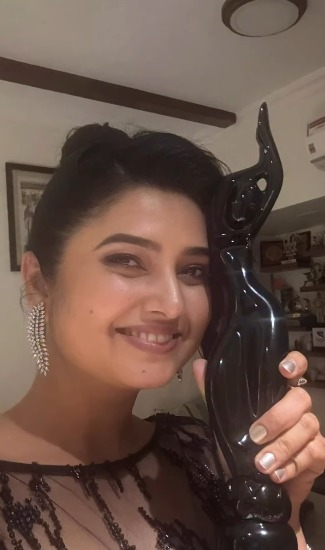 शिवाय नुकत्याच झालेल्या फिल्मफेअर पुरस्कार सोहळ्यातही 'फुलवंती' या चित्रपटाने चांगली कामगिरी केली.