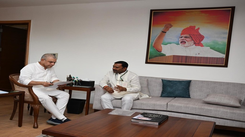 Palghar railway improvements, Bandra-Surat train stoppage, Ashwini Vaishnav railway petition, Palghar MEMU service expansion, Bandra-Ghazipur Express stop, railway service for students Palghar, Palghar commuter rail upgrades, Shri Maharana Pratap Express renaming, Palghar industrial transport,