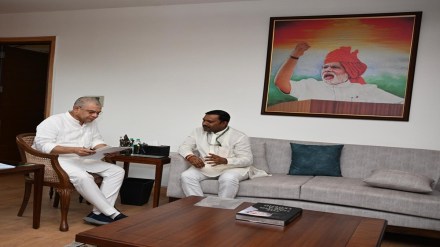 Palghar railway improvements, Bandra-Surat train stoppage, Ashwini Vaishnav railway petition, Palghar MEMU service expansion, Bandra-Ghazipur Express stop, railway service for students Palghar, Palghar commuter rail upgrades, Shri Maharana Pratap Express renaming, Palghar industrial transport,