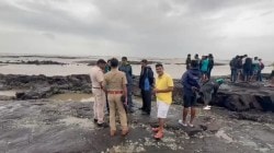 रायगड : खांदेरी किल्ल्याजवळ मासेमारी बोट बुडाली; तीन जण बेपत्ता, पाच जण बचावले