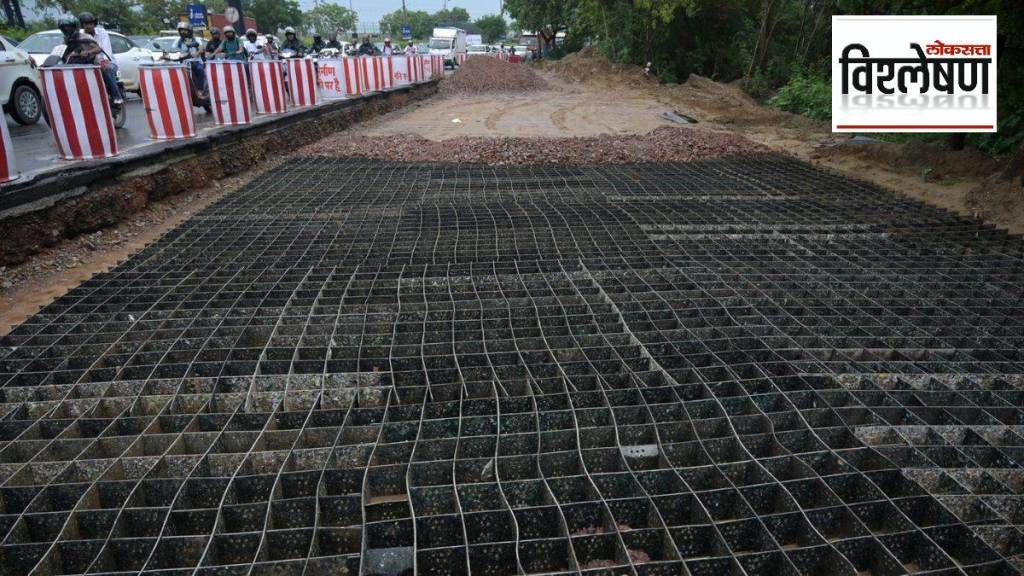 दिल्ली-मुंबई एक्सप्रेसवरील सराई काळे खान चौकाजवळ १६० मीटर लांबीचा प्लास्टिकचा रस्ता तयार करण्याचे काम सुरू आहे.