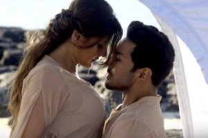 Zareen Khan aksar 2 kissing scenes