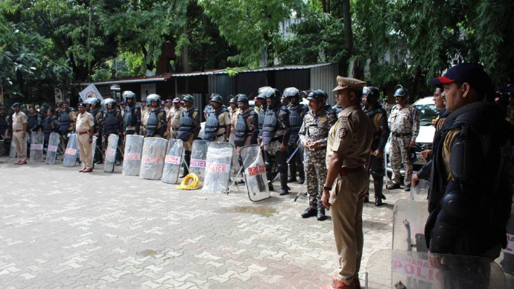 Fewer protesters, more police; Eighth day of daily wage workers' protest