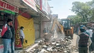 Crime against eight people during anti encroachment operation in Mahabaleshwar