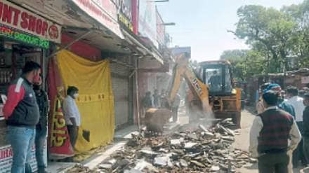 Crime against eight people during anti encroachment operation in Mahabaleshwar