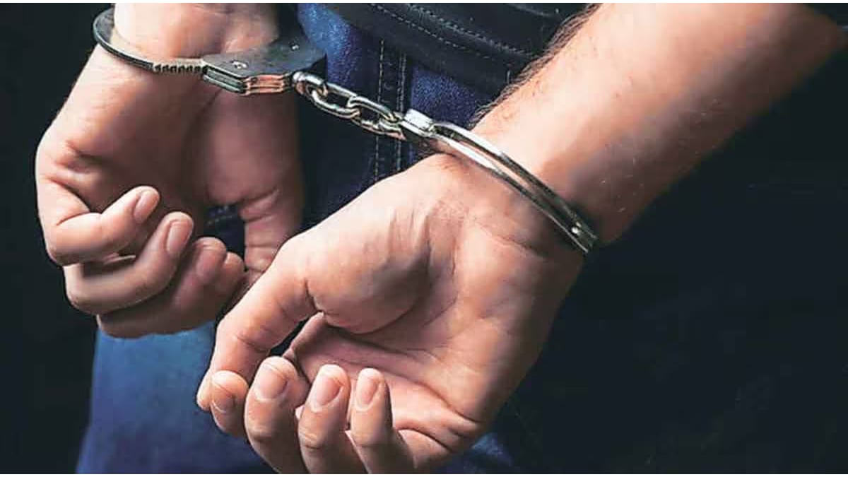 अत्याचार प्रकरणातील दोन आरोपी अटकेत