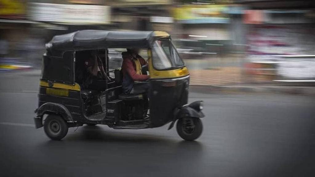 fines on rickshaw drivers in thane news in marathi