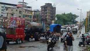 Potholes continue to cause traffic on Badlapur East-West Flyover