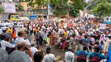 bjp stages protest over water crisis in kalyan