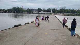 bridge near Kalika Devi Temple connecting Devpur area of Dhule city is closed for traffic
