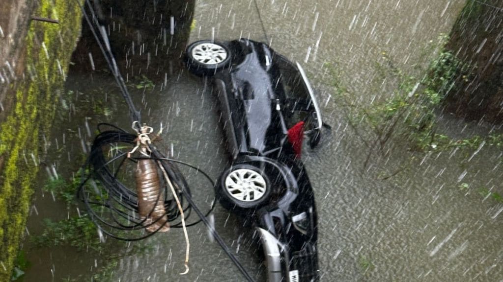 mumbai goa highway car crash near banda sawantwadi monsoon accidents youth rescued
